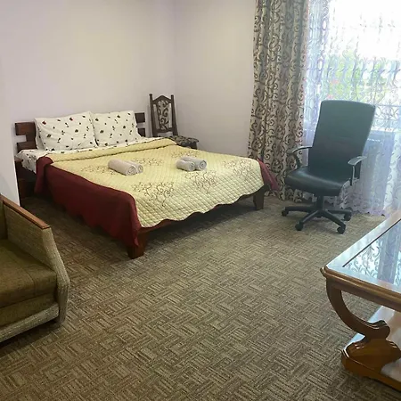 верховина Hotel *